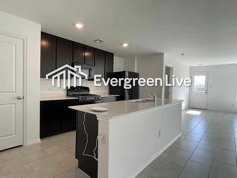 2208 Bleeker St — Photo 5