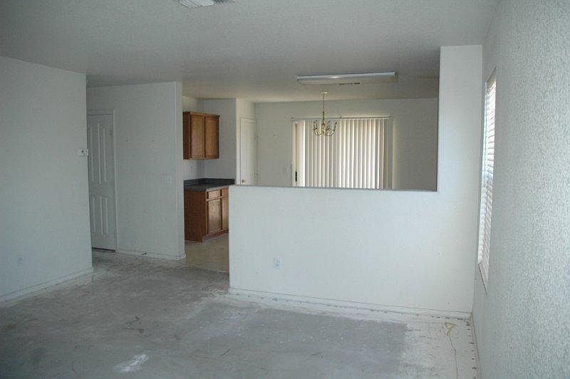 2nd image of 2609 W ROMLEY Avenue