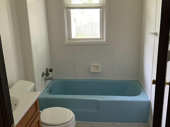 3rd image of 925 W 27th St #1