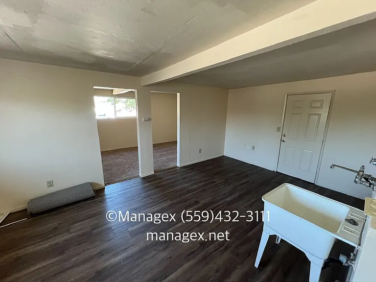 4256 N Millbrook Ave — Photo 7