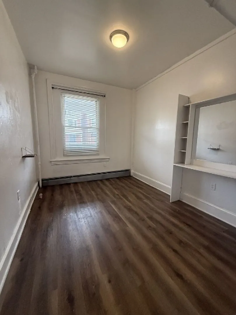 610 South Pershing Avenue — Photo 4
