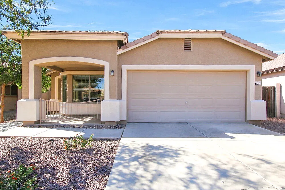 4 bed, 2.0 bath, 1614 sqft, $2,075 — Photo 1