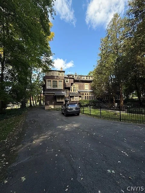 2 bed, 1.0 bath, 1150 sqft, $2,200 — Photo 3