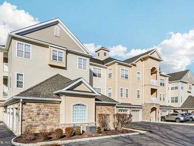 4 Falcon Dr APT 302, Holland, PA, 18966