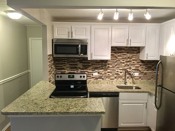 3rd image of 919 N Boxwood Dr APT 308