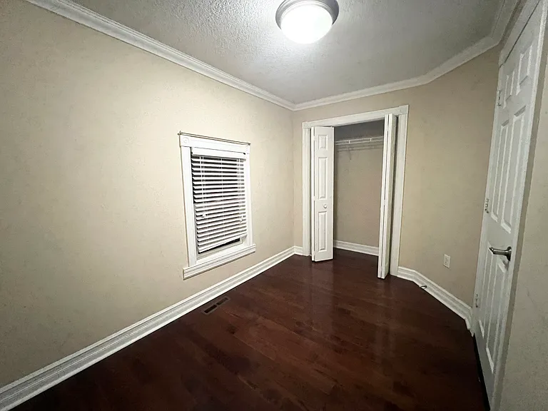 3947 Dupont Ave N — Photo 10