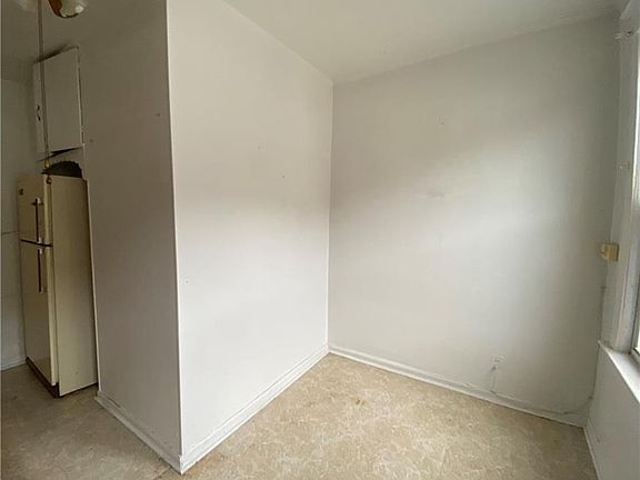4th image of 39 Edison Ave
