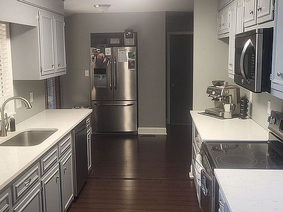 5th image of 1349 N River Oaks Dr