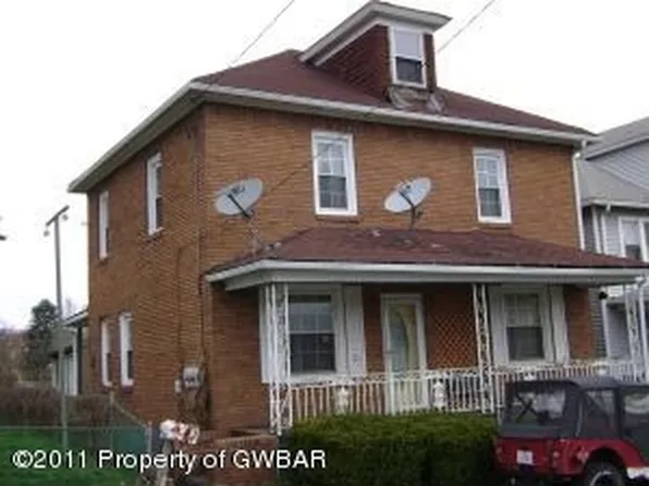 6 John St, Nanticoke, PA 18634