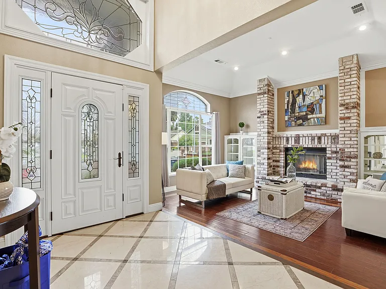 1414 Columbine Way — Photo 5