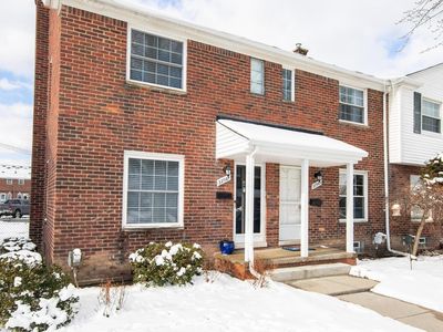 22961 Allen Rd, Saint Clair Shores, MI, 48080