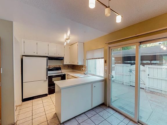 4th image of 8808 La Riviera Dr Unit B