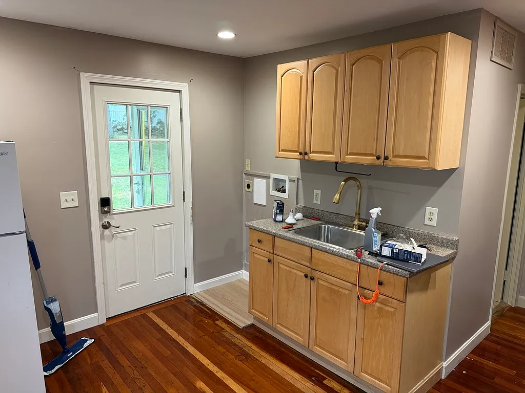 2 bed, 700 sqft, $2,500 — Photo 4