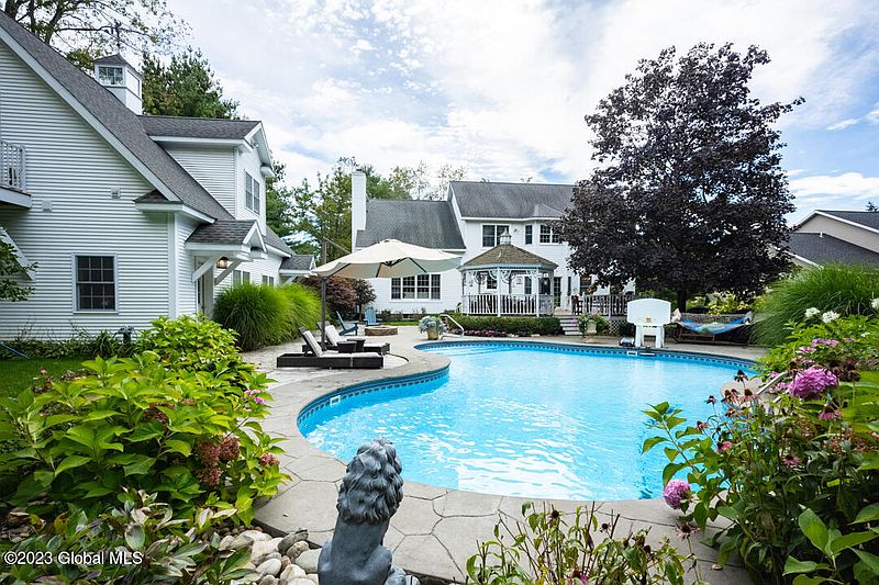 3rd image of 9 Prestwick Drive