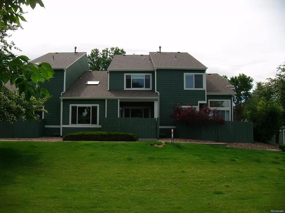 View from outside. Middle unit.