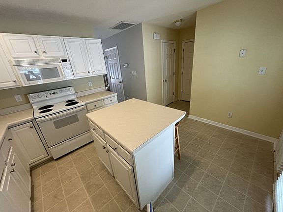 3rd image of 24 Sidney Marie Ct
