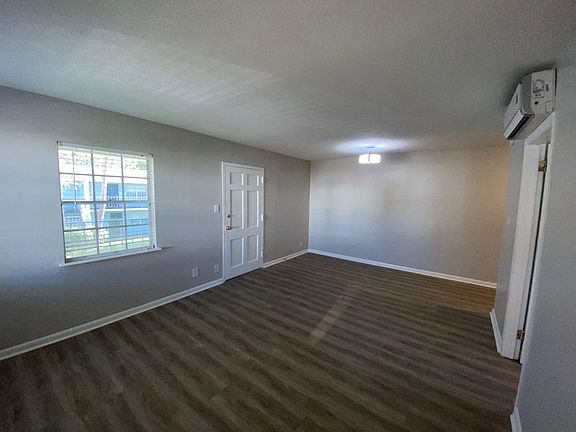 3rd image of 3216 W Deleon St #32