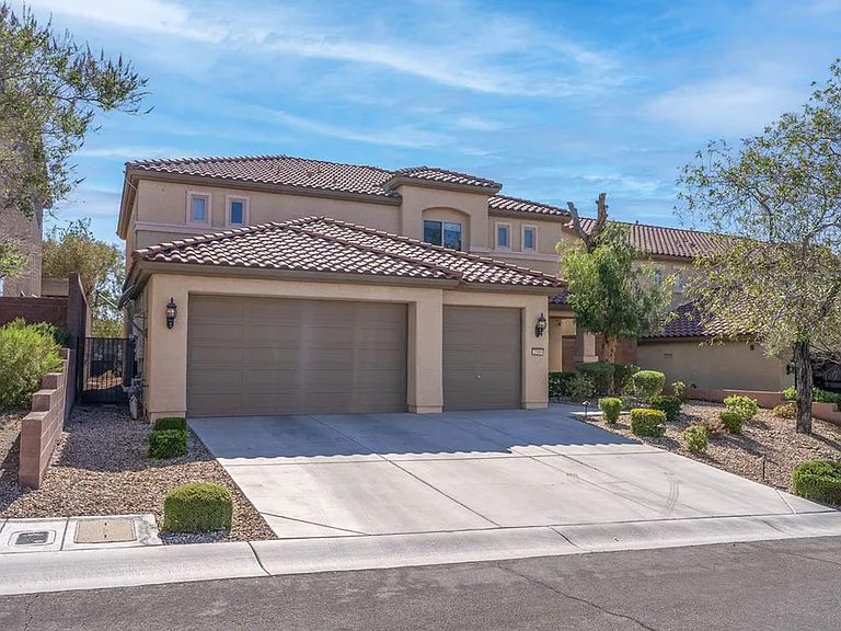 2589 Chateau Clermont St — Photo 56