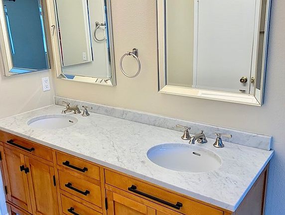 3rd image of 4246 Mesa Vista Way Unit 1