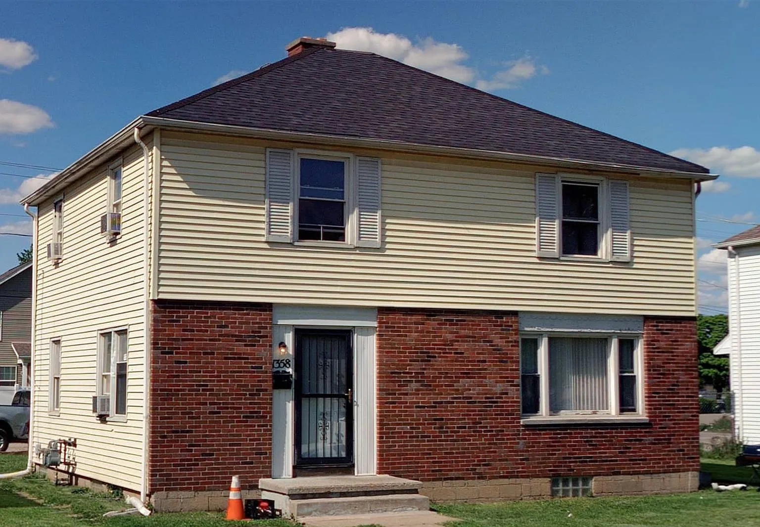 2 bed, 900 sqft, $1,100 — Photo 1