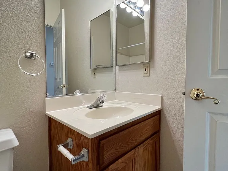 2160 Camenson St — Photo 11