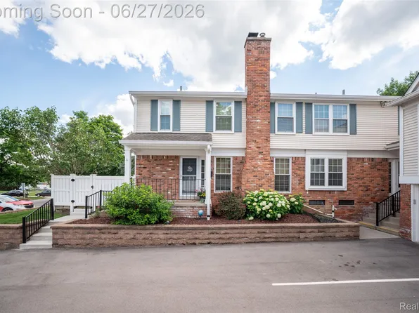 42174 Roscommon St, Northville, MI 48167
