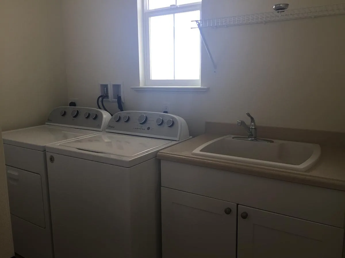 4 bed, 2530 sqft, $1,700 — Photo 3