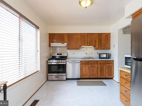 4th image of 1963 Fountainbrook Ct