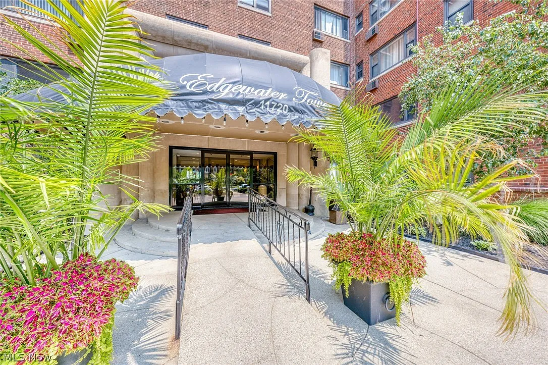 1 bed, 1.0 bath, $1,300 — Photo 1