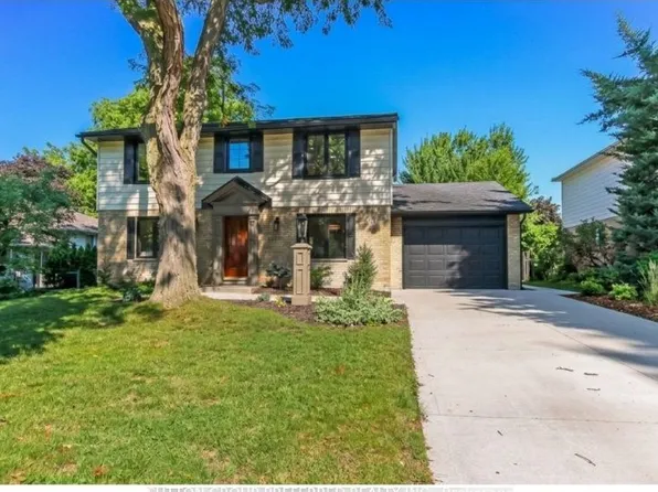 54 Lloyd Manor Cres, London, ON N6H 3Z3