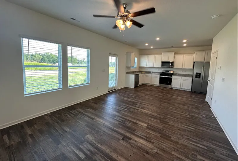 4 bed, 3.0 bath, 1613 sqft, $2,150 — Photo 2