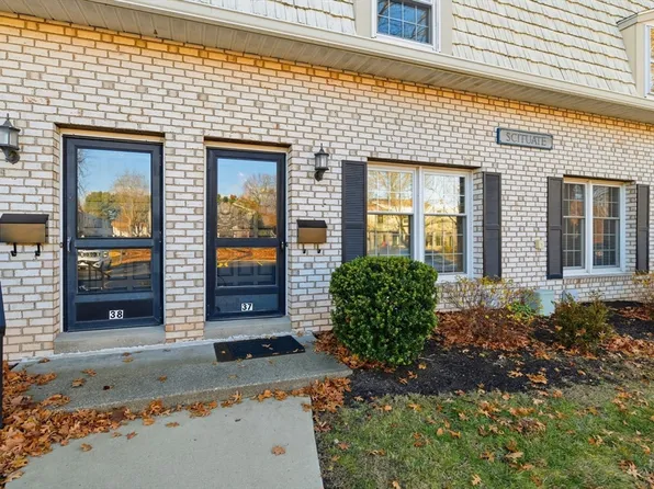 37 Corey Colonial Unit 37, Agawam, MA 01001