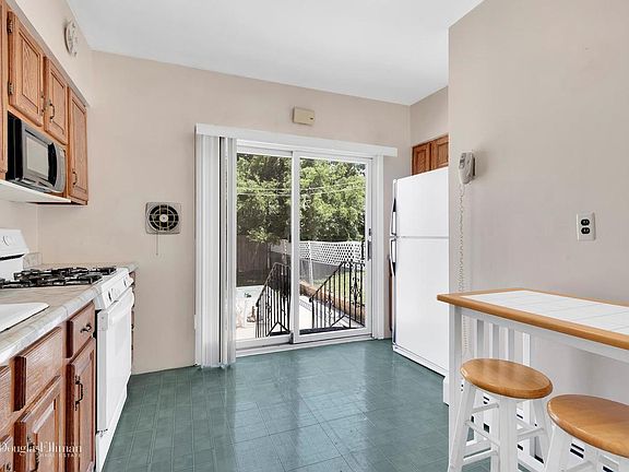 4th image of 2059 E 71st St