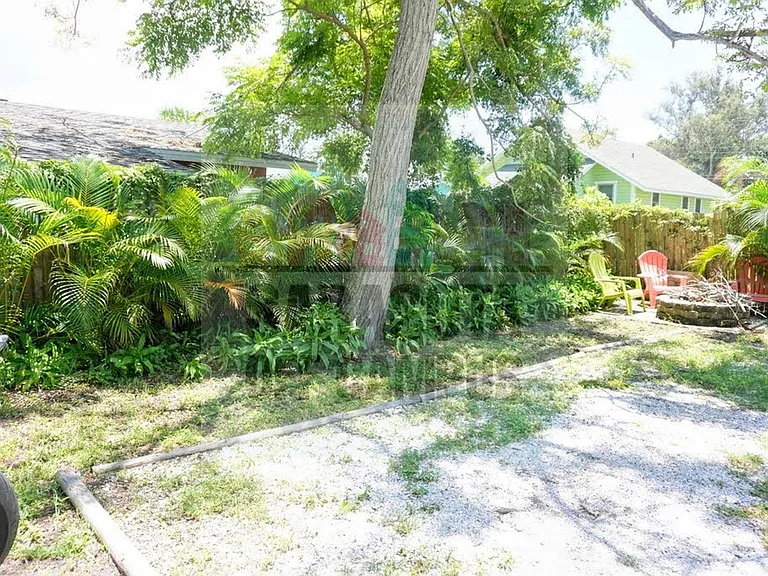 1148 Highland St — Photo 8