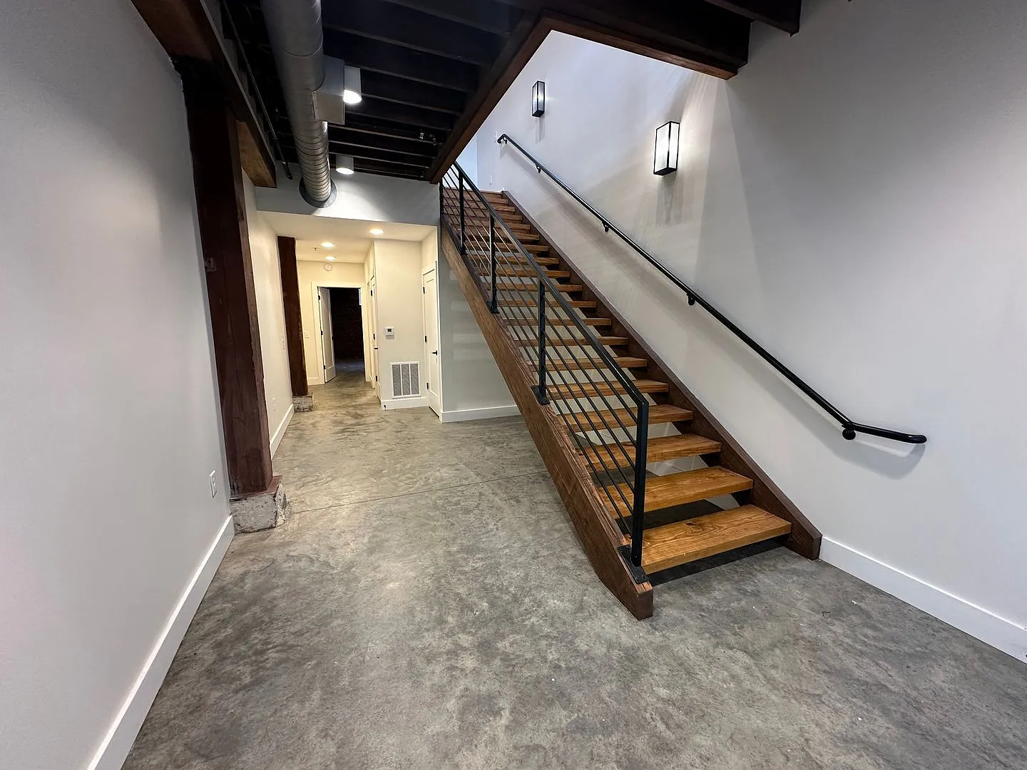 3 bed, 3.0 bath, 1920 sqft, $2,025 — Photo 2