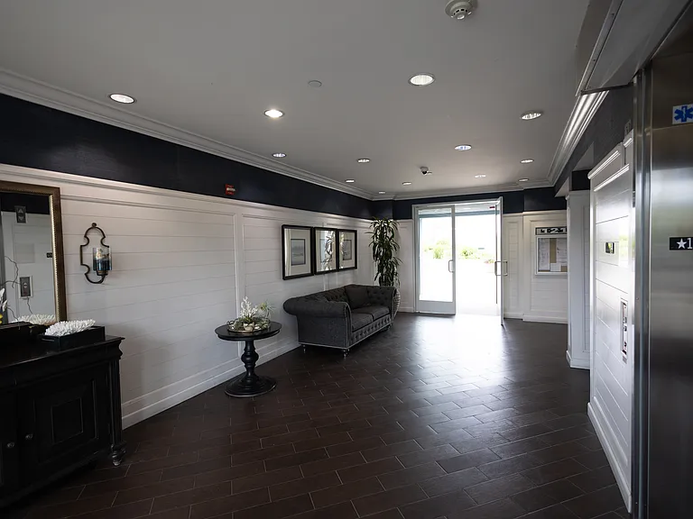 1901 Victoria Ave #105 — Photo 23