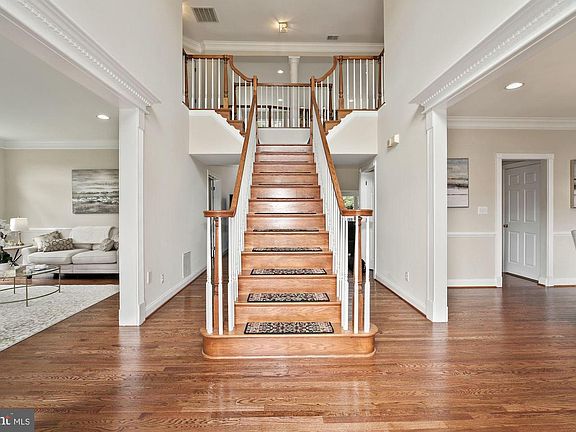4th image of 3915 Fox Valley Dr