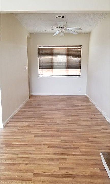 1st image of 415 E Avenue J15