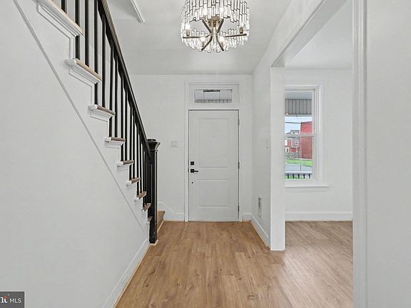 3rd image of 1712 Elm St