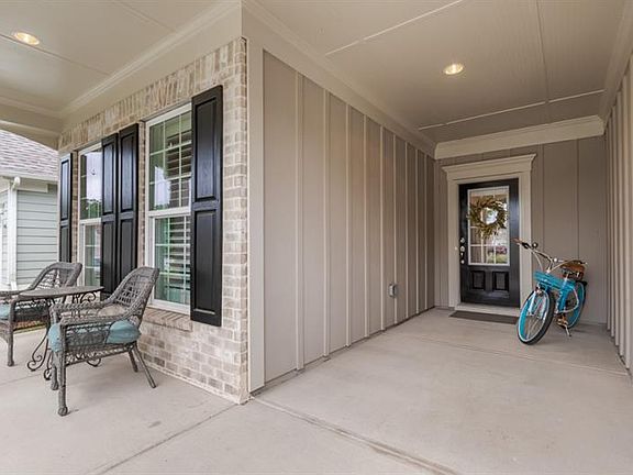 3rd image of 211 Windsor Park Dr