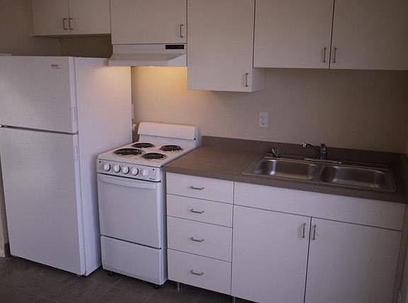 Kitchen w/ new cabinets and appliances