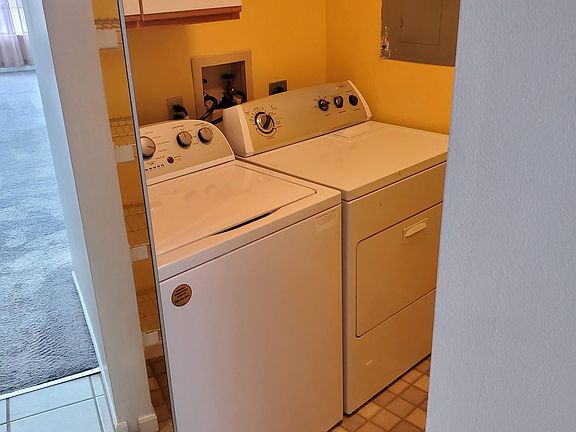 3rd image of 4052 Saint Andrews Ct APT 5