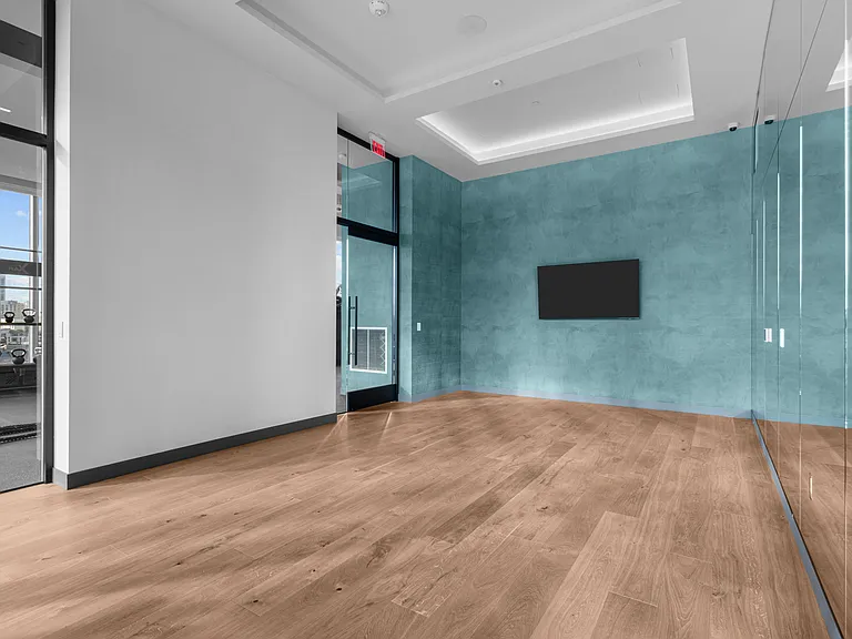 800 Broadway — Photo 36