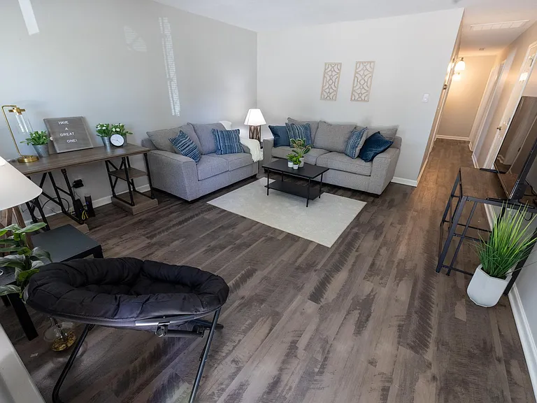 Oakwood Dr — Photo 13