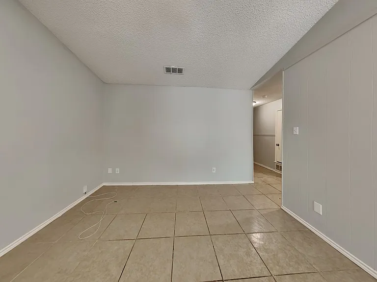 6204 Kelly Elliott Rd — Photo 2
