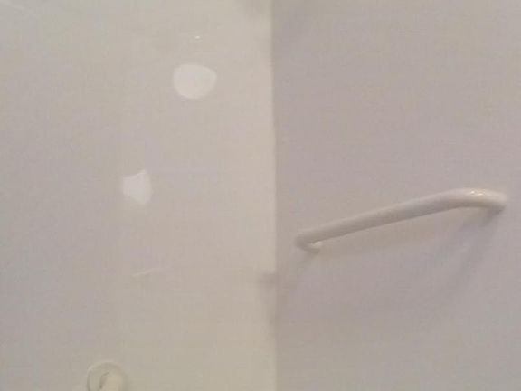 Upstairs tub/shower