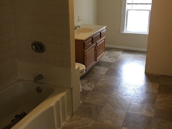 3rd image of 152 29th Ave N APT 3