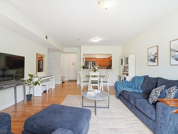 5th image of 902 N 5Th St #207