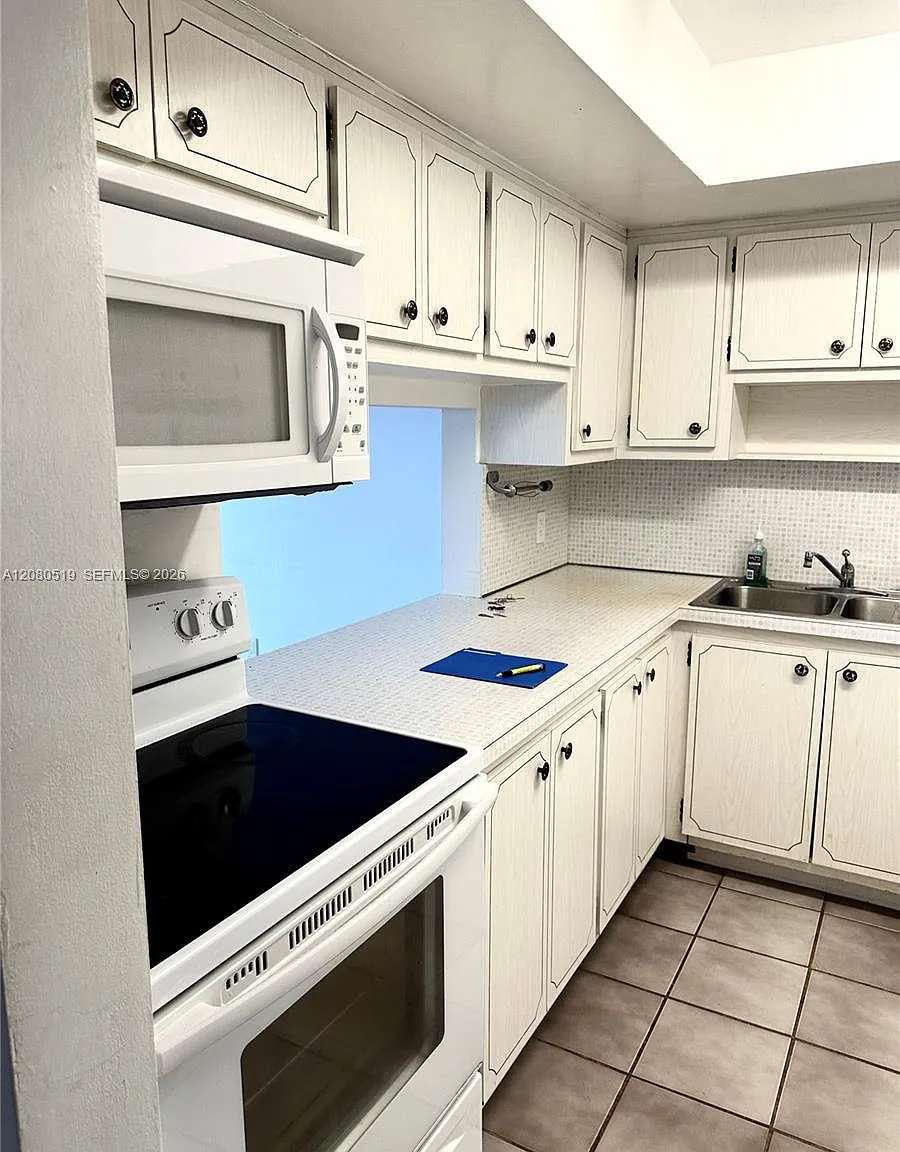 Fountainview Condo No 3 — Photo 3