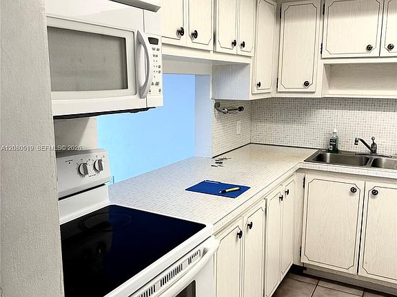3rd image of 1400 NE 169th St APT 305